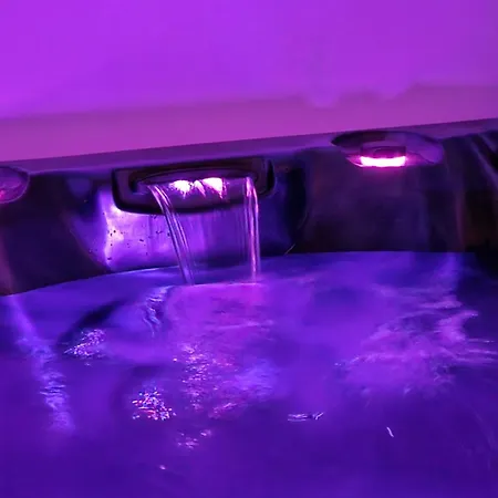 Petit Manoir A La Campagne Avec Piscine Et Jaccuzi