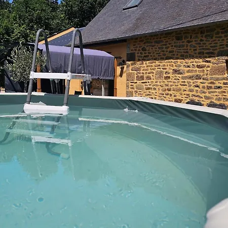 Petit Manoir A La Campagne Avec Piscine Et Jaccuzi Holiday home *
