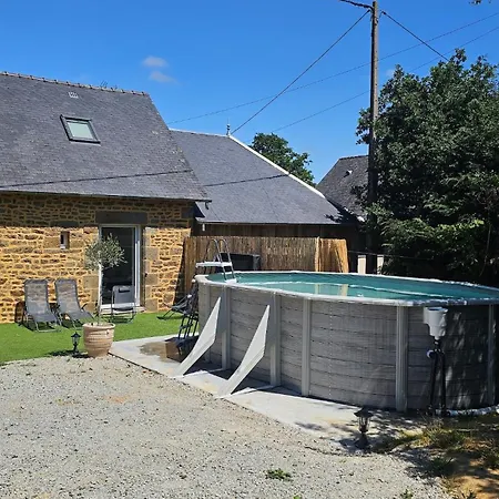 Petit Manoir A La Campagne Avec Piscine Et Jaccuzi Couesmes-vauce
