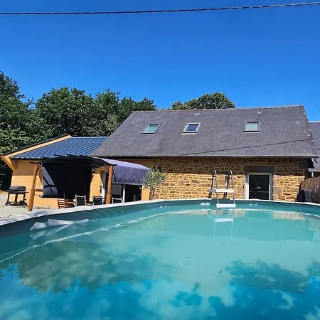Petit Manoir A La Campagne Avec Piscine Et Jaccuzi Holiday home Couesmes-vauce