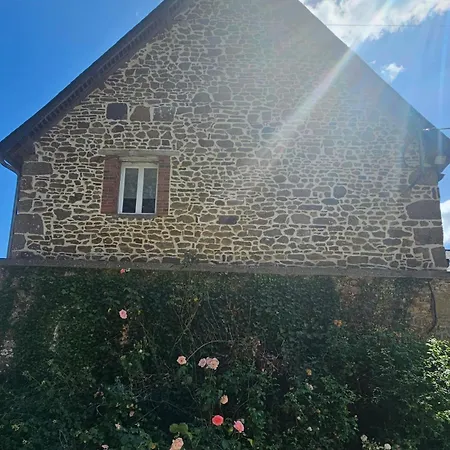 Petit Manoir A La Campagne Avec Piscine Et Jaccuzi * Couesmes-vauce