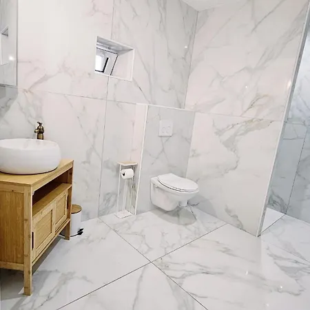 Petit Manoir A La Campagne Avec Piscine Et Jaccuzi Couesmes-vauce