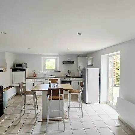 Petit Manoir A La Campagne Avec Piscine Et Jaccuzi Couesmes-vauce