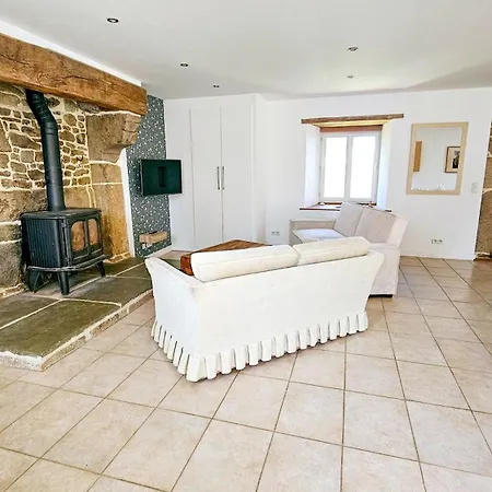 Petit Manoir A La Campagne Avec Piscine Et Jaccuzi Holiday home *