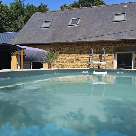 Petit Manoir A La Campagne Avec Piscine Et Jaccuzi Holiday home *