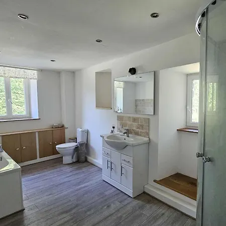 Petit Manoir A La Campagne Avec Piscine Et Jaccuzi Couesmes-vauce