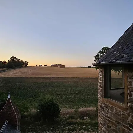 Petit Manoir A La Campagne Avec Piscine Et Jaccuzi Holiday home *